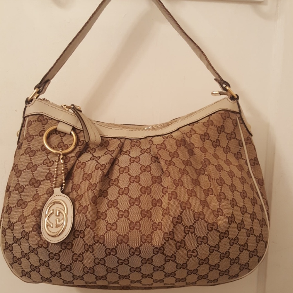 Authentic Gucci GG Canvas medium Sukey